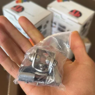 پایه پروژکتور لبه کاپوت خودرو مناسب تمامی خودرو ها